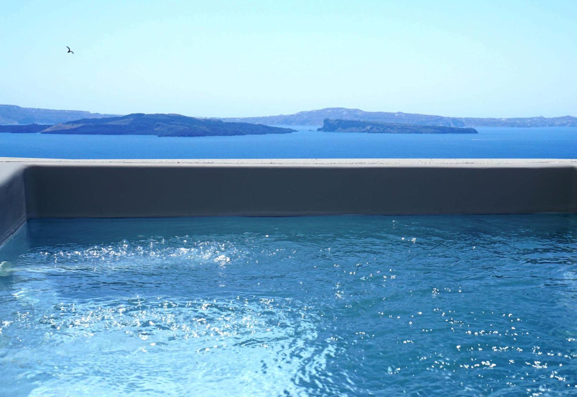 Everblue Cave House By Thireon Villa *